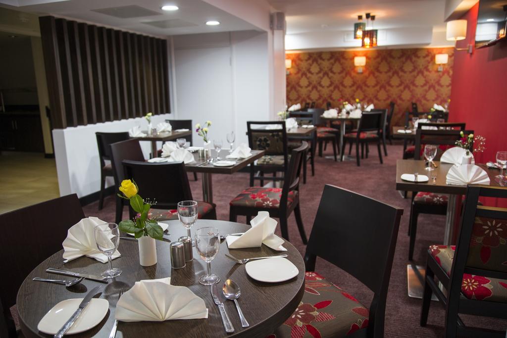 Hotel Ramada Cambridge Extérieur photo
