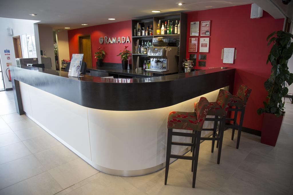 Hotel Ramada Cambridge Extérieur photo