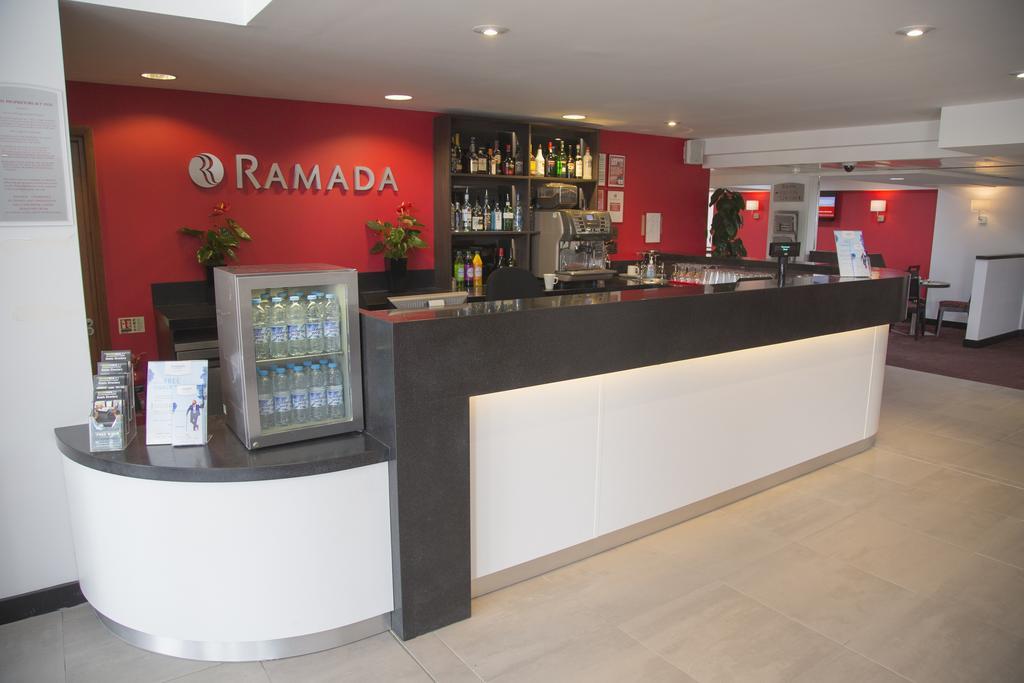 Hotel Ramada Cambridge Extérieur photo