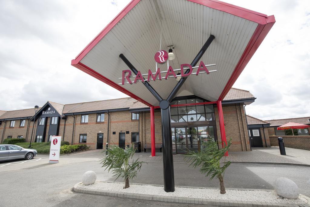 Hotel Ramada Cambridge Extérieur photo