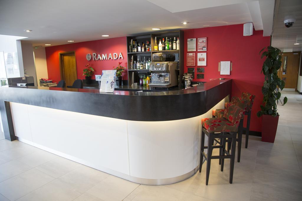 Hotel Ramada Cambridge Extérieur photo