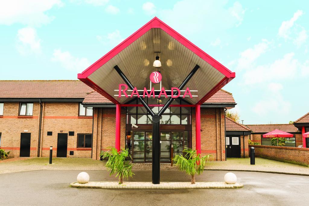 Hotel Ramada Cambridge Extérieur photo