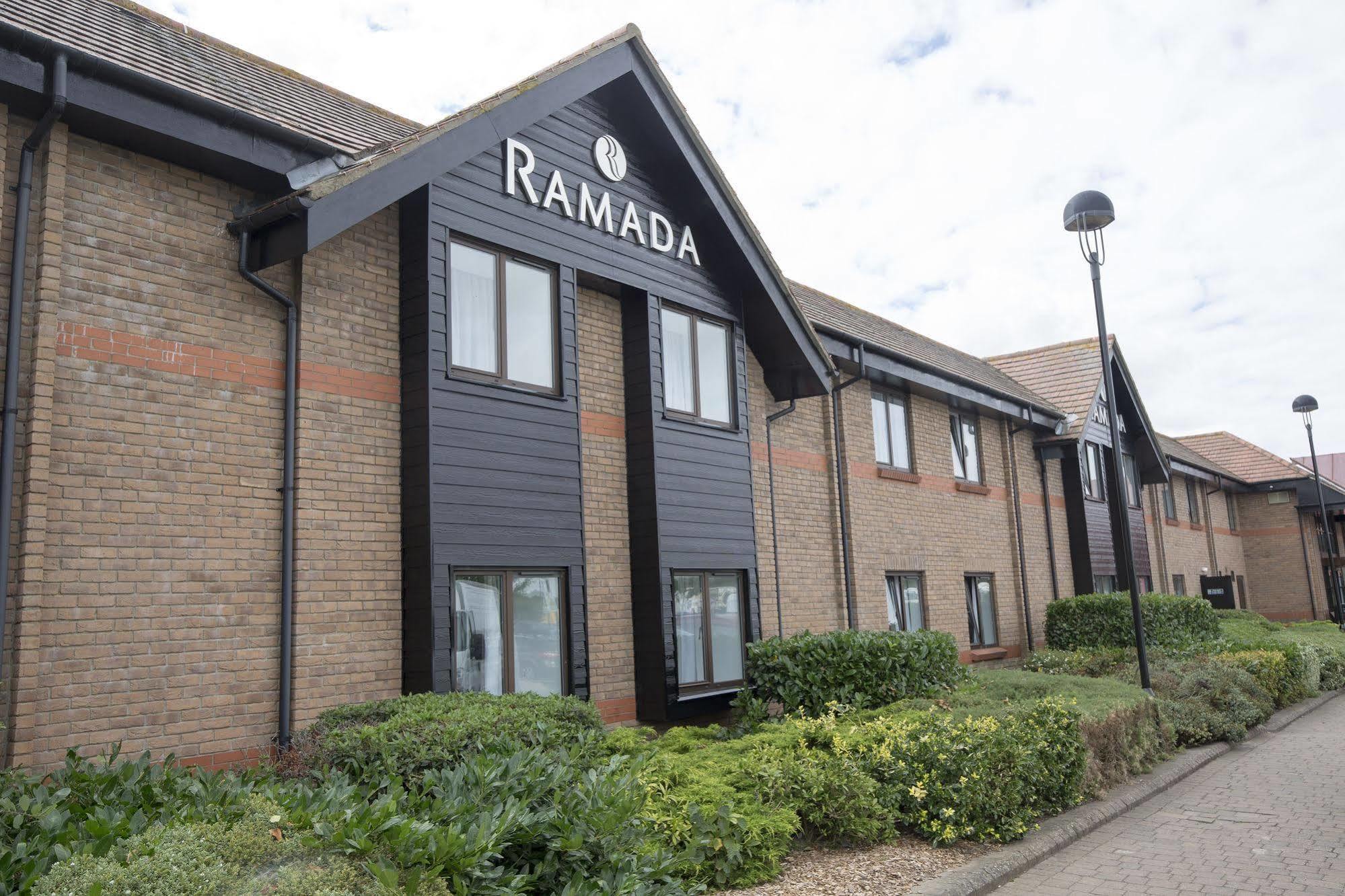 Hotel Ramada Cambridge Extérieur photo