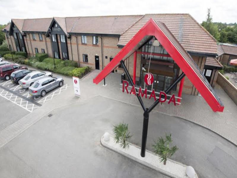 Hotel Ramada Cambridge Extérieur photo