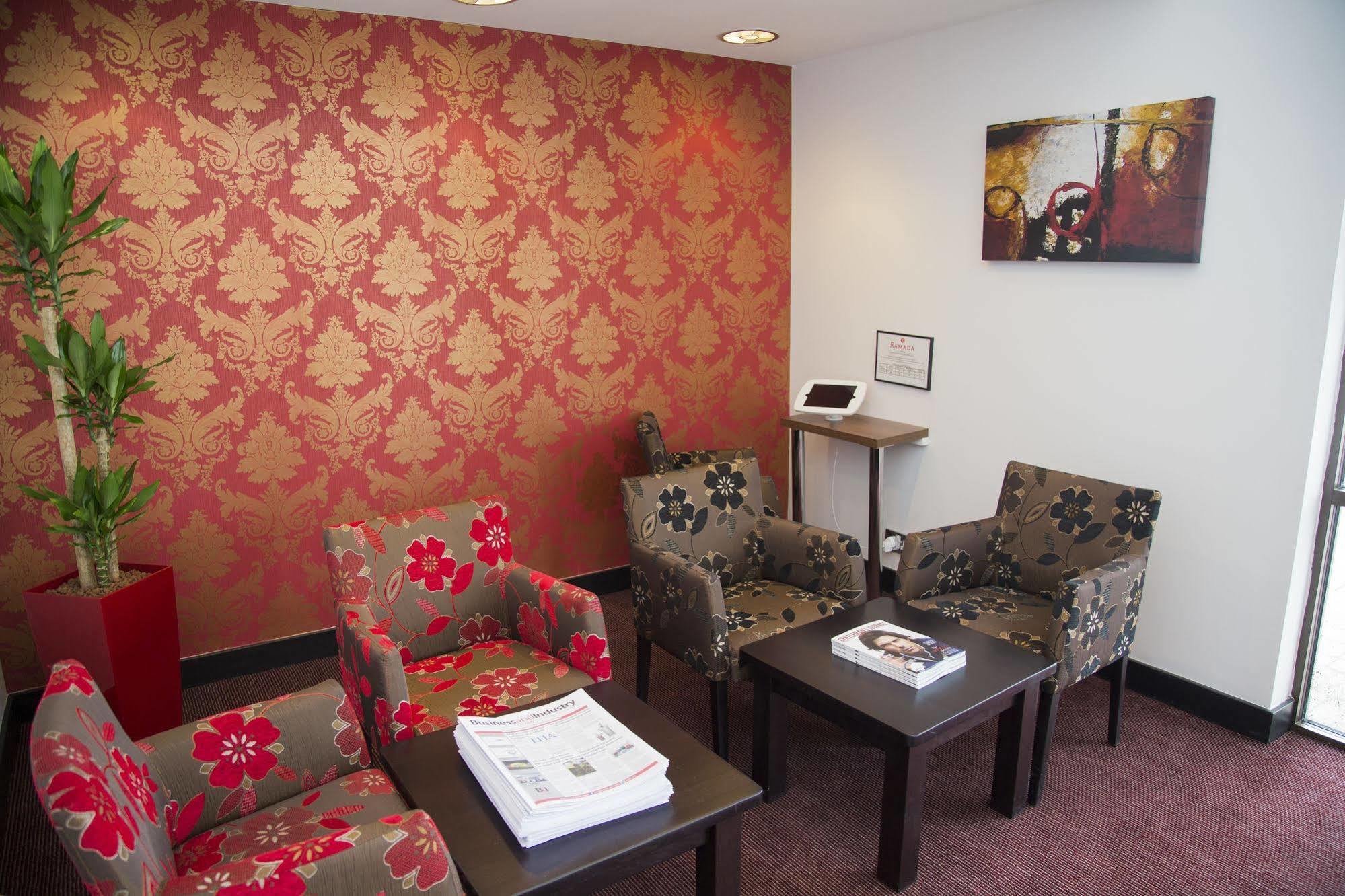 Hotel Ramada Cambridge Extérieur photo