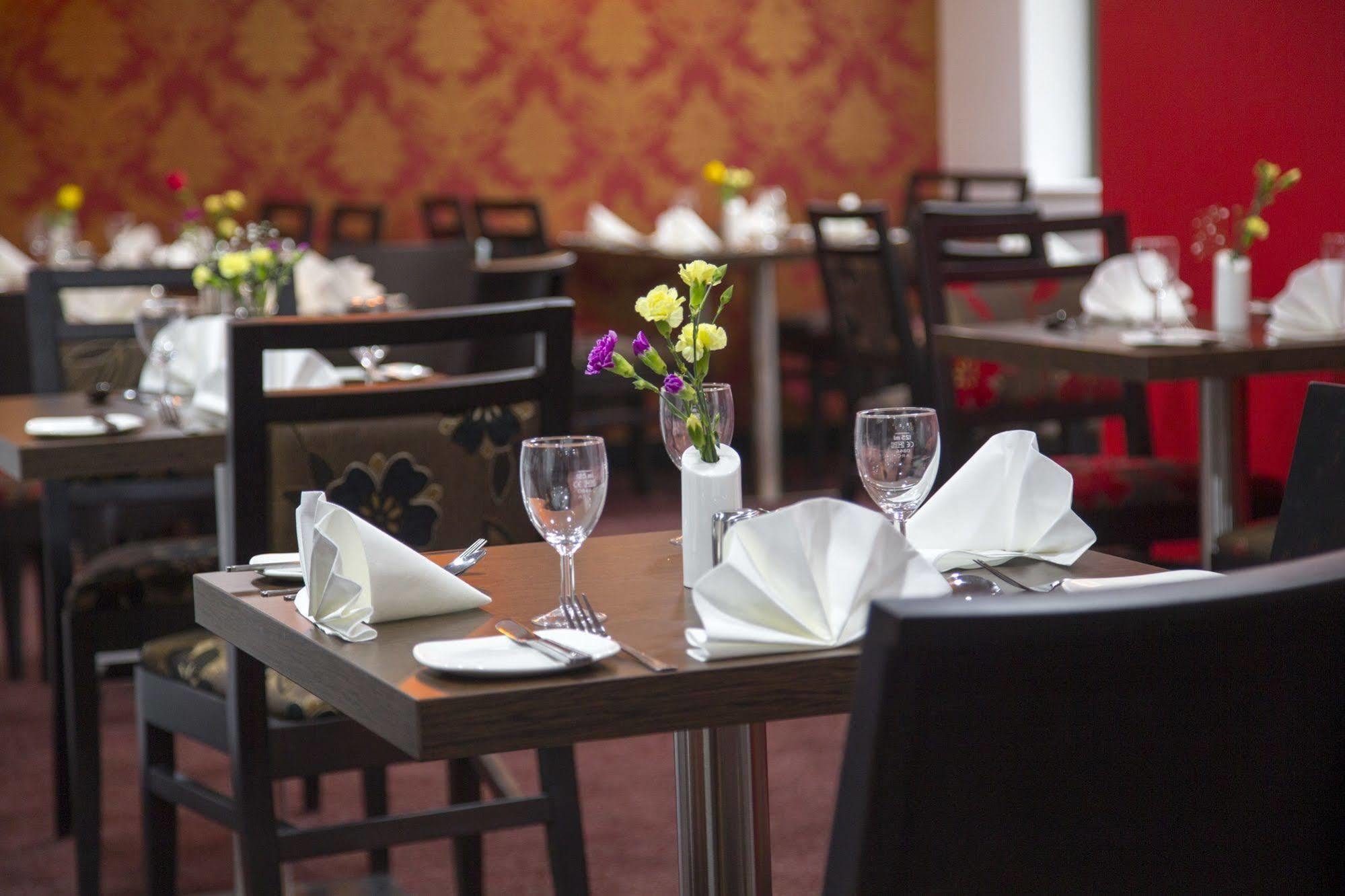 Hotel Ramada Cambridge Extérieur photo