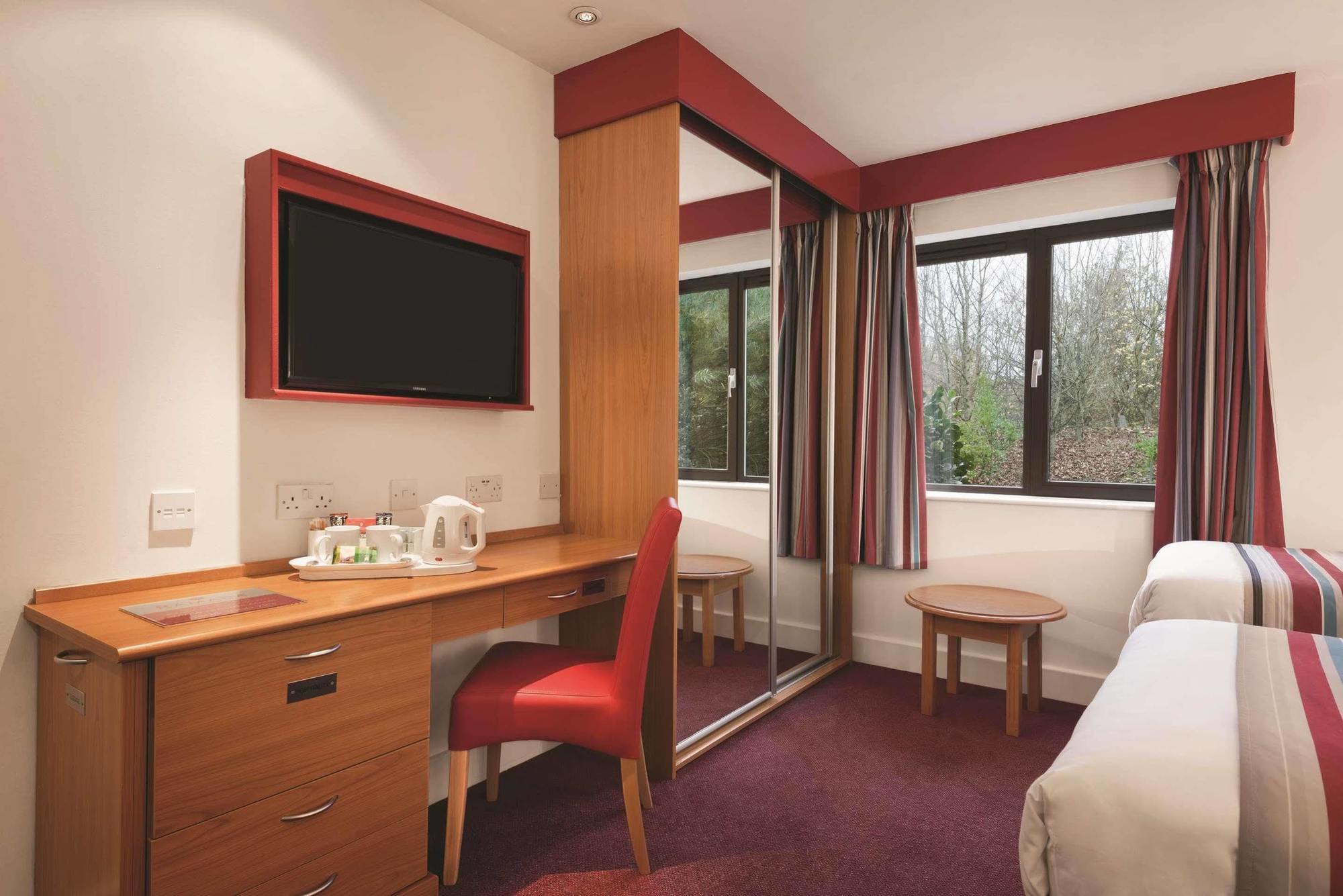 Hotel Ramada Cambridge Extérieur photo