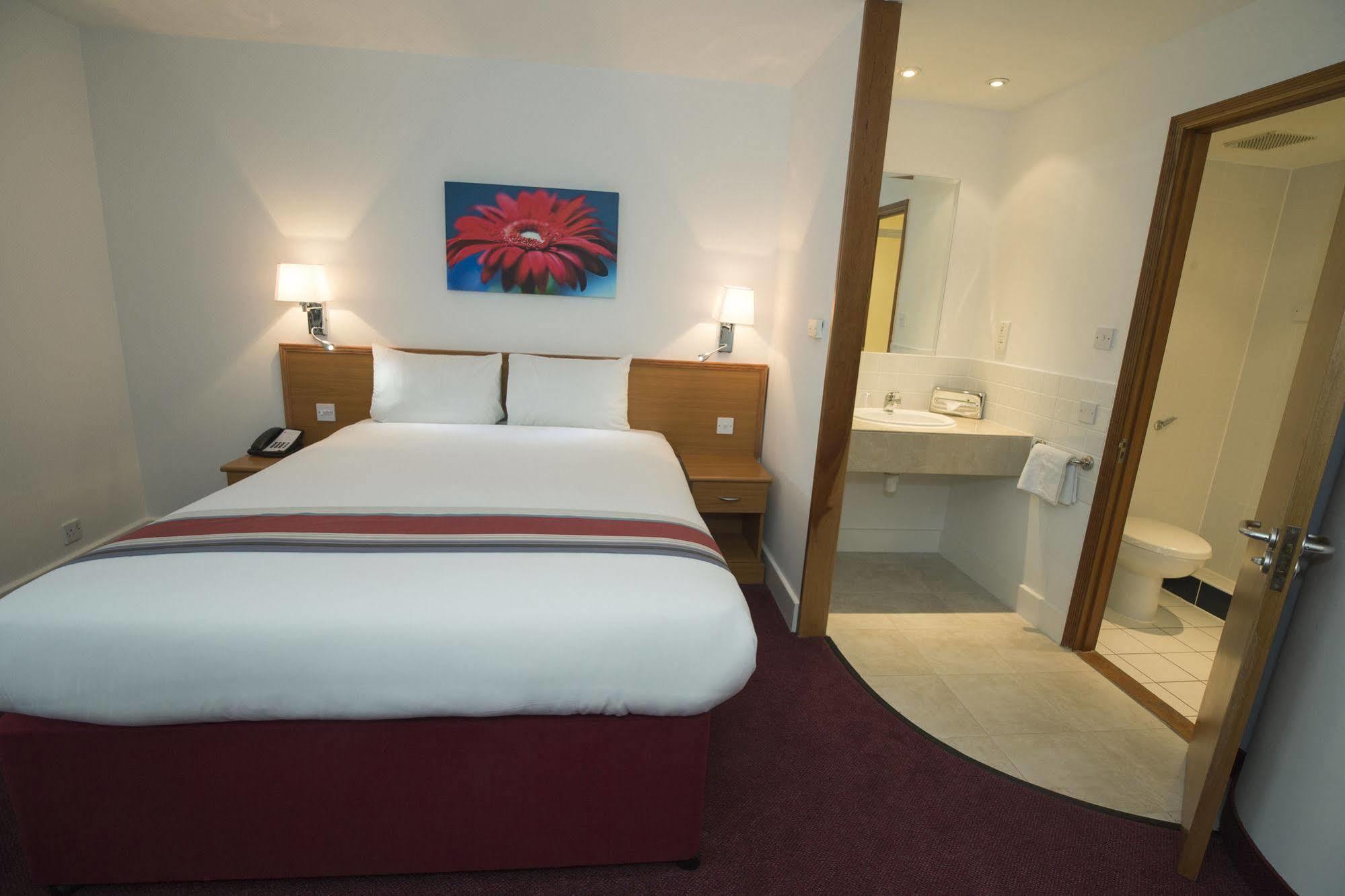 Hotel Ramada Cambridge Extérieur photo