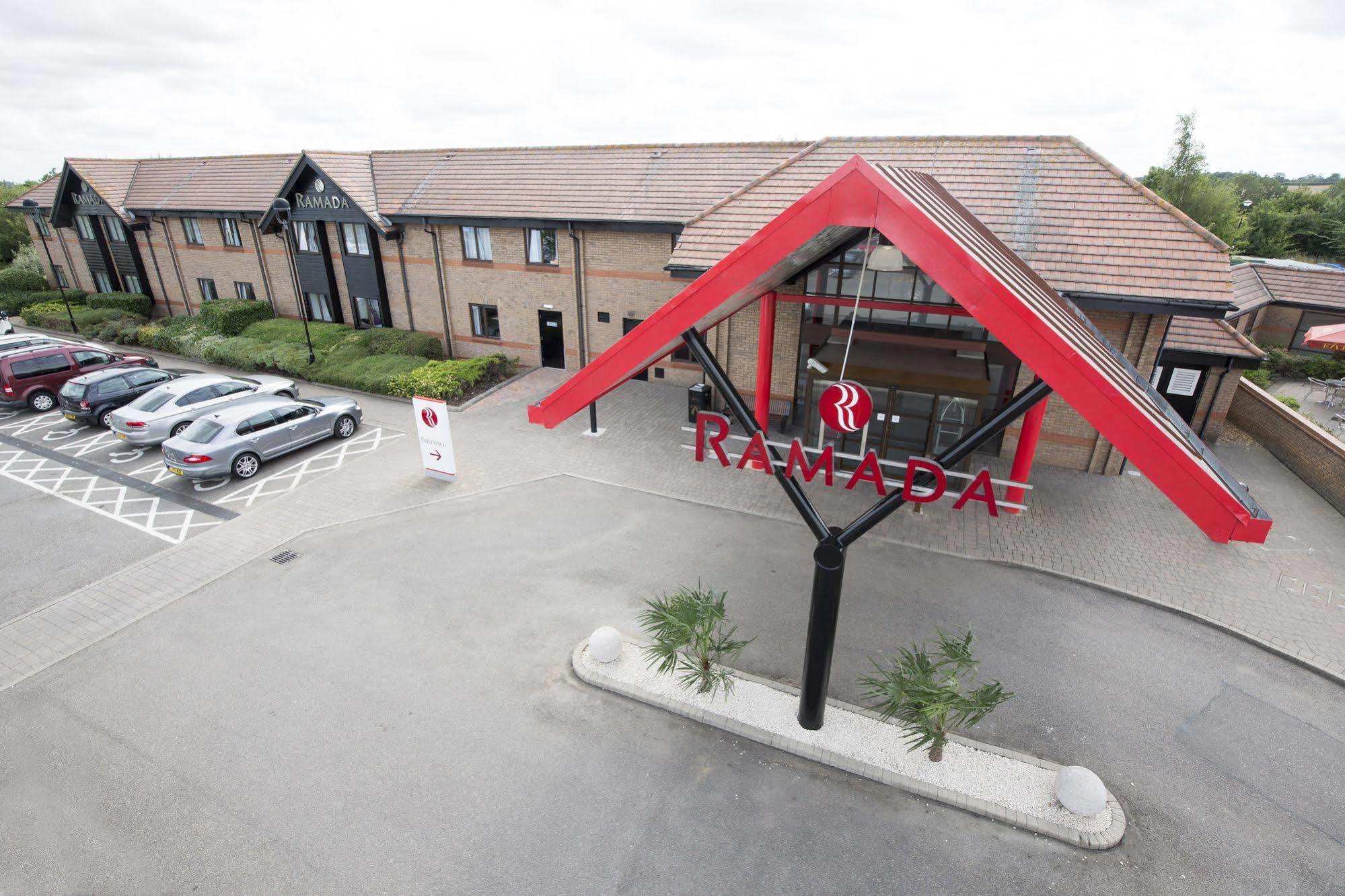 Hotel Ramada Cambridge Extérieur photo