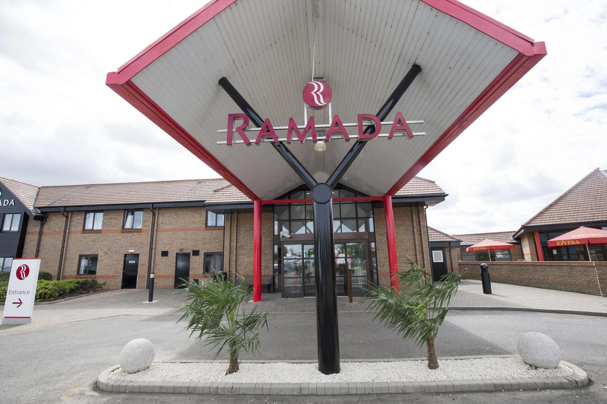 Hotel Ramada Cambridge Extérieur photo